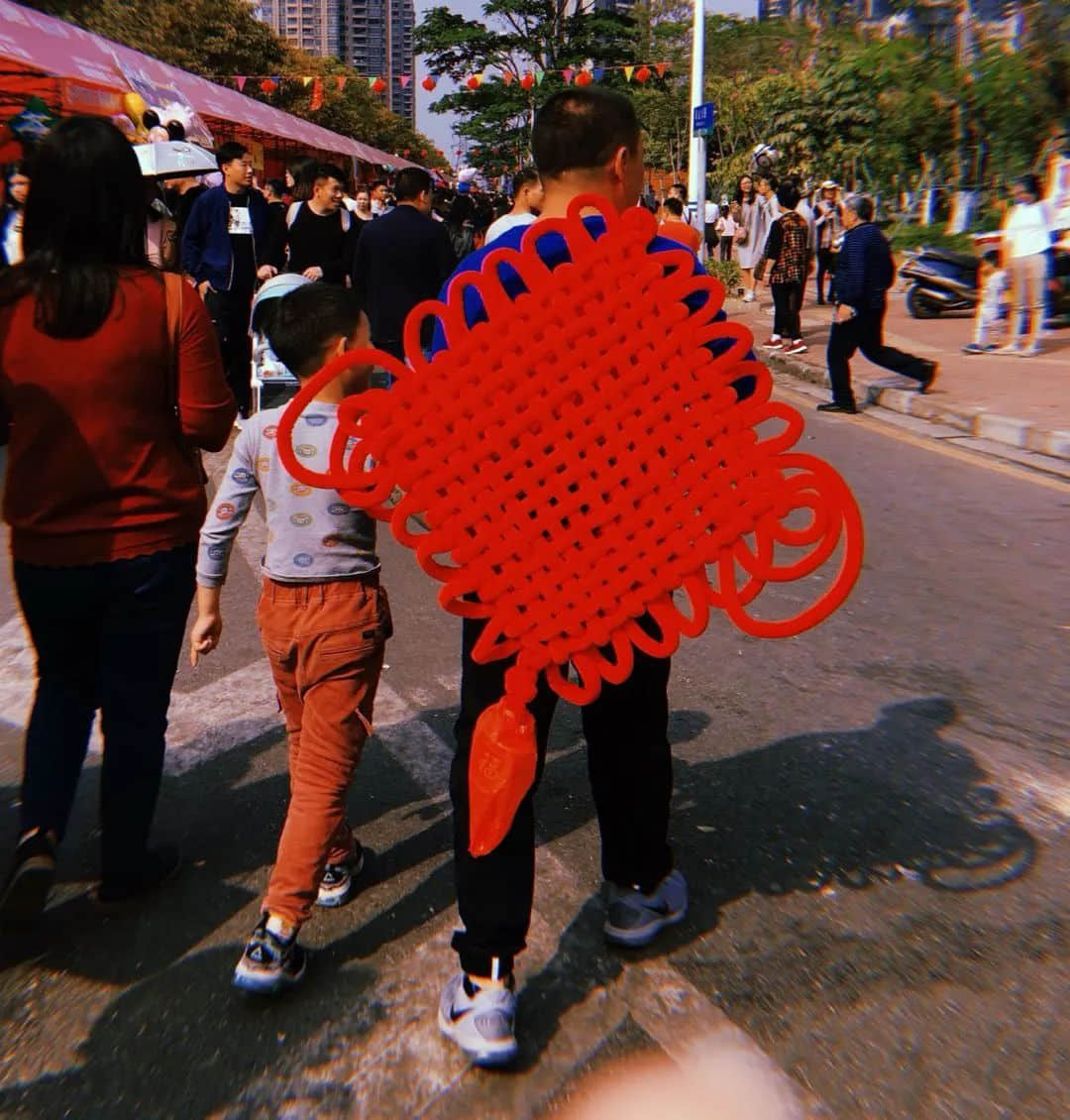 卖花人被鲜花压垮,我们比以往更需要鲜花 卖花人被鲜花压垮,我们比以往更需要鲜花