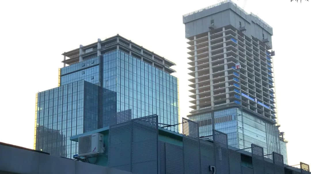 金融城十年:应许之地的未解之谜 金融城十年:应许之地的未解之谜