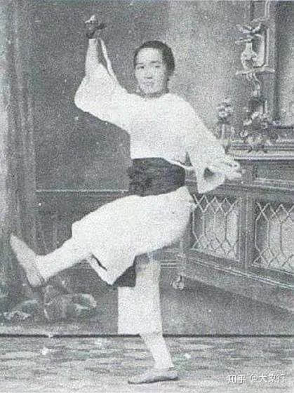 中年丧妻、老年丧子、没钱下葬……还原真实的黄飞鸿 中年丧妻、老年丧子、没钱下葬……还原真实的黄飞鸿