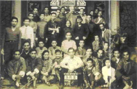 中年丧妻、老年丧子、没钱下葬……还原真实的黄飞鸿 中年丧妻、老年丧子、没钱下葬……还原真实的黄飞鸿