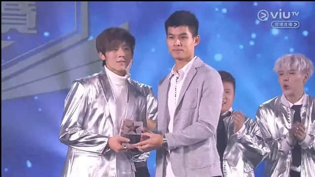 这个撬动香港娱乐圈的顶流,连TVB和四大天王都不敢得罪他...... 这个撬动香港娱乐圈的顶流,连TVB和四大天王都不敢得罪他......