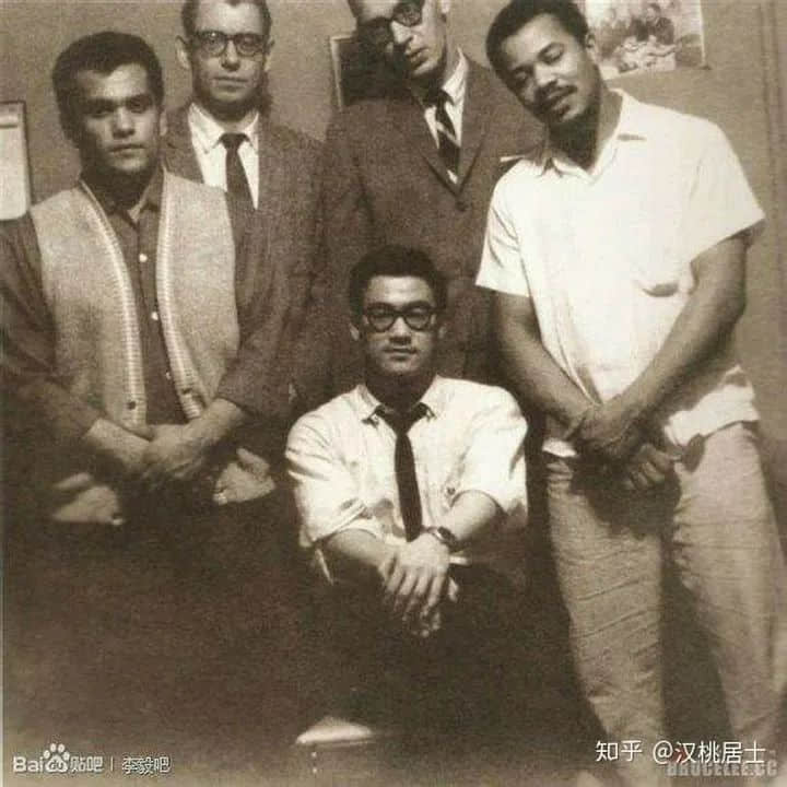 同是外籍华裔明星,吴亦凡活成笑话,李小龙依然不朽 同是外籍华裔明星,吴亦凡活成笑话,李小龙依然不朽