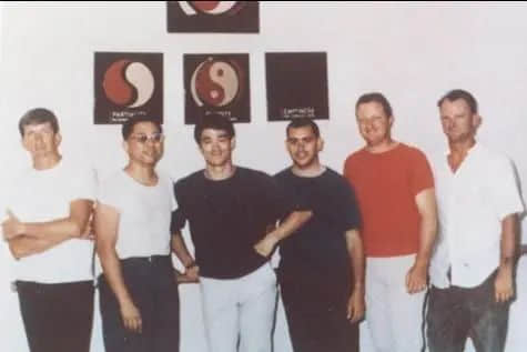 同是外籍华裔明星,吴亦凡活成笑话,李小龙依然不朽 同是外籍华裔明星,吴亦凡活成笑话,李小龙依然不朽