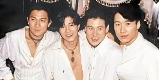 这个撬动香港娱乐圈的顶流,连TVB和四大天王都不敢得罪他...... 这个撬动香港娱乐圈的顶流,连TVB和四大天王都不敢得罪他......