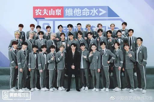 这个撬动香港娱乐圈的顶流,连TVB和四大天王都不敢得罪他...... 这个撬动香港娱乐圈的顶流,连TVB和四大天王都不敢得罪他......