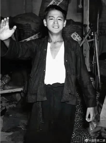 同是外籍华裔明星,吴亦凡活成笑话,李小龙依然不朽 同是外籍华裔明星,吴亦凡活成笑话,李小龙依然不朽