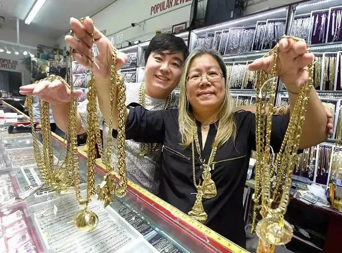 广东大妈开挂人生:靠金链称霸美国嘻哈圈,还被碧昂丝叫妈妈! 广东大妈开挂人生:靠金链称霸美国嘻哈圈,还被碧昂丝叫妈妈!