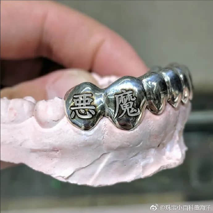 广东大妈开挂人生:靠金链称霸美国嘻哈圈,还被碧昂丝叫妈妈! 广东大妈开挂人生:靠金链称霸美国嘻哈圈,还被碧昂丝叫妈妈!