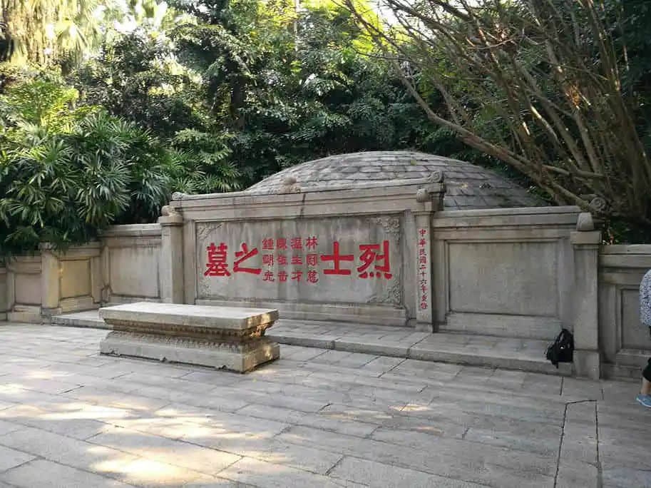 英雄与狗熊:一样米养百样人 英雄与狗熊:一样米养百样人