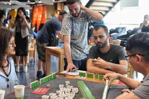 花都有疫情啦,树还会远吗?不如在家打麻雀吧! 花都有疫情啦,树还会远吗?不如在家打麻雀吧!