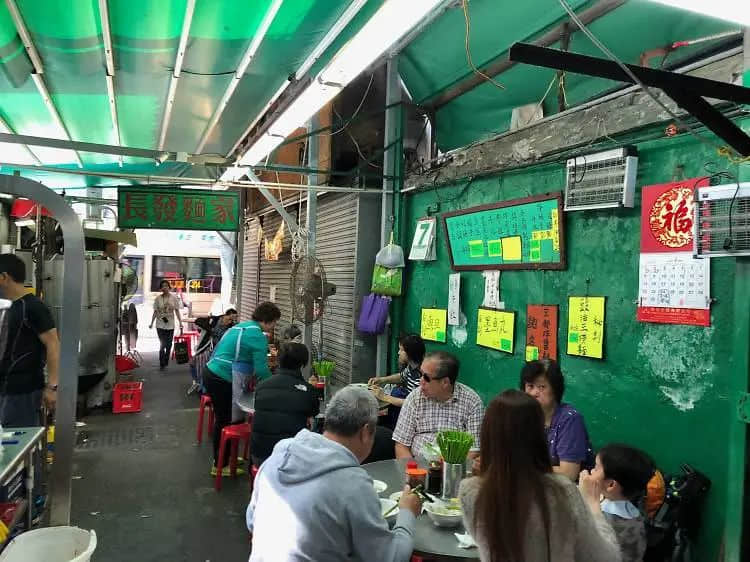 广东人睇《大湾仔的夜》:阴公,一餐大排档都要1600蚊! 广东人睇《大湾仔的夜》:阴公,一餐大排档都要1600蚊!