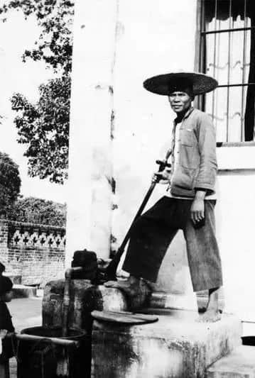 谂起消失了的“扭裆裤” || 莫依慈 谂起消失了的“扭裆裤” || 莫依慈