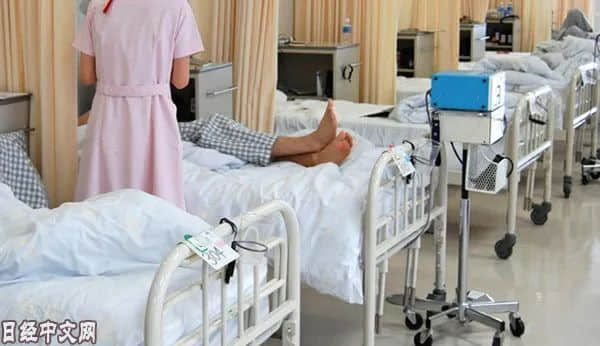 感染新冠的彭彭,在异国他乡还好吗? 感染新冠的彭彭,在异国他乡还好吗?