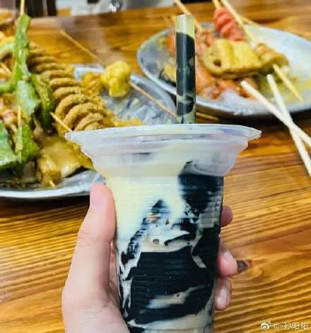 新晋网红饮料“冰广式”，饮完会唔会瓜老衬？