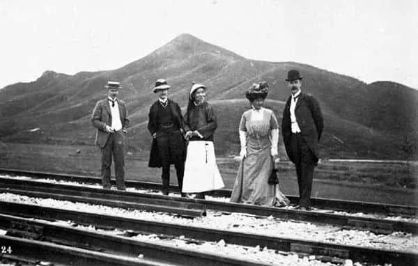 你所乘坐的广九直通车,即将抵达历史终点站…… 你所乘坐的广九直通车,即将抵达历史终点站……