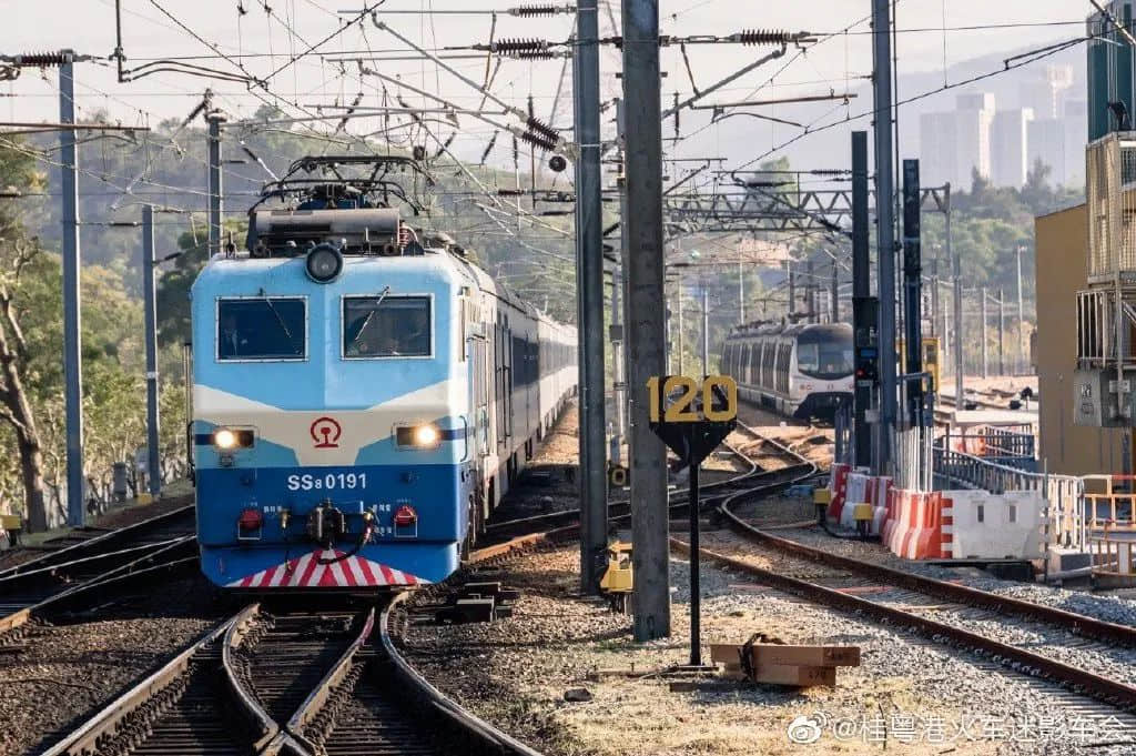 你所乘坐的广九直通车,即将抵达历史终点站…… 你所乘坐的广九直通车,即将抵达历史终点站……