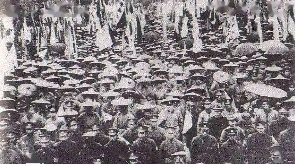 你所乘坐的广九直通车,即将抵达历史终点站…… 你所乘坐的广九直通车,即将抵达历史终点站……