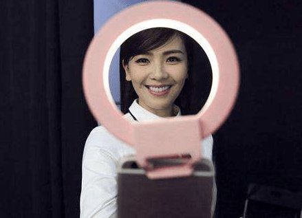 香港明星最终点,将是内地带货直播间? 香港明星最终点,将是内地带货直播间?