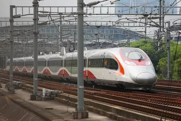 你所乘坐的广九直通车,即将抵达历史终点站…… 你所乘坐的广九直通车,即将抵达历史终点站……