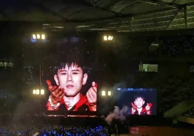 MIRROR演唱会巨屏跌落伤五人,舞台事故谁应担责? MIRROR演唱会巨屏跌落伤五人,舞台事故谁应担责?