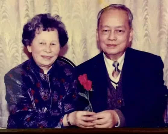 默默耕耘 无私奉献的微刻艺术家冯少侠 || 莫泽辉 默默耕耘 无私奉献的微刻艺术家冯少侠 || 莫泽辉