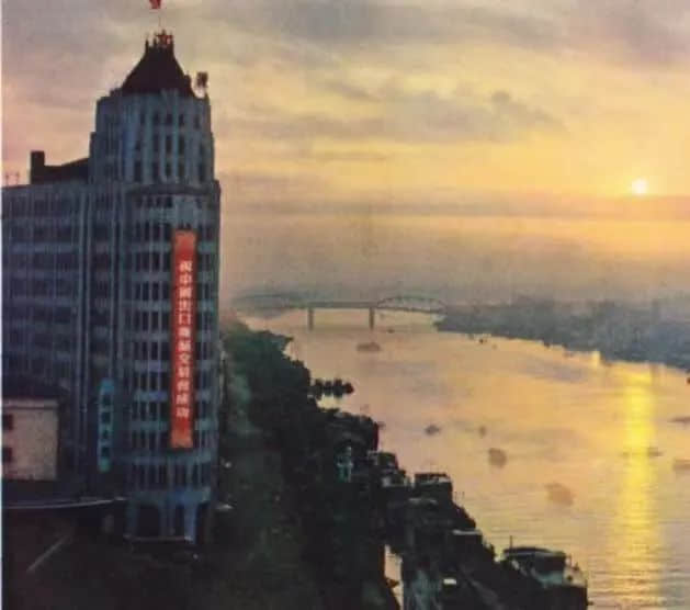 爱群大厦:70载标语故事多 || 荔人行 爱群大厦:70载标语故事多 || 荔人行