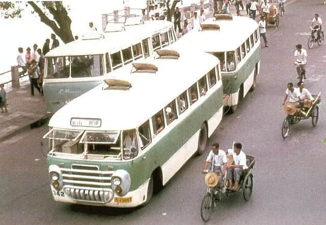 我与公交车结缘七十年 || 莫依慈 我与公交车结缘七十年 || 莫依慈