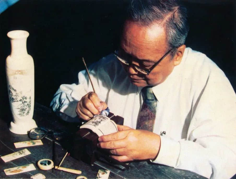 默默耕耘 无私奉献的微刻艺术家冯少侠 || 莫泽辉 默默耕耘 无私奉献的微刻艺术家冯少侠 || 莫泽辉