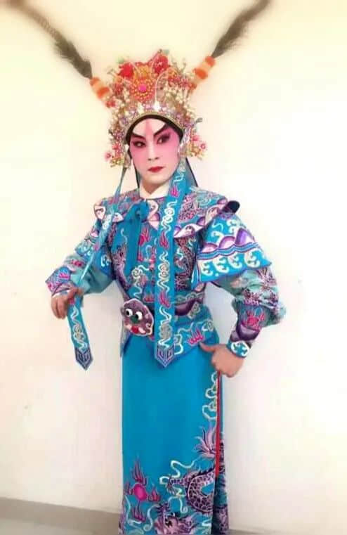 苏连儿的戏服绣品艺术创作生涯 || 莫泽辉 苏连儿的戏服绣品艺术创作生涯 || 莫泽辉