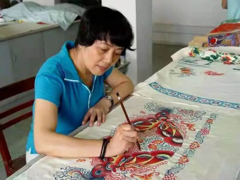 苏连儿的戏服绣品艺术创作生涯 || 莫泽辉 苏连儿的戏服绣品艺术创作生涯 || 莫泽辉