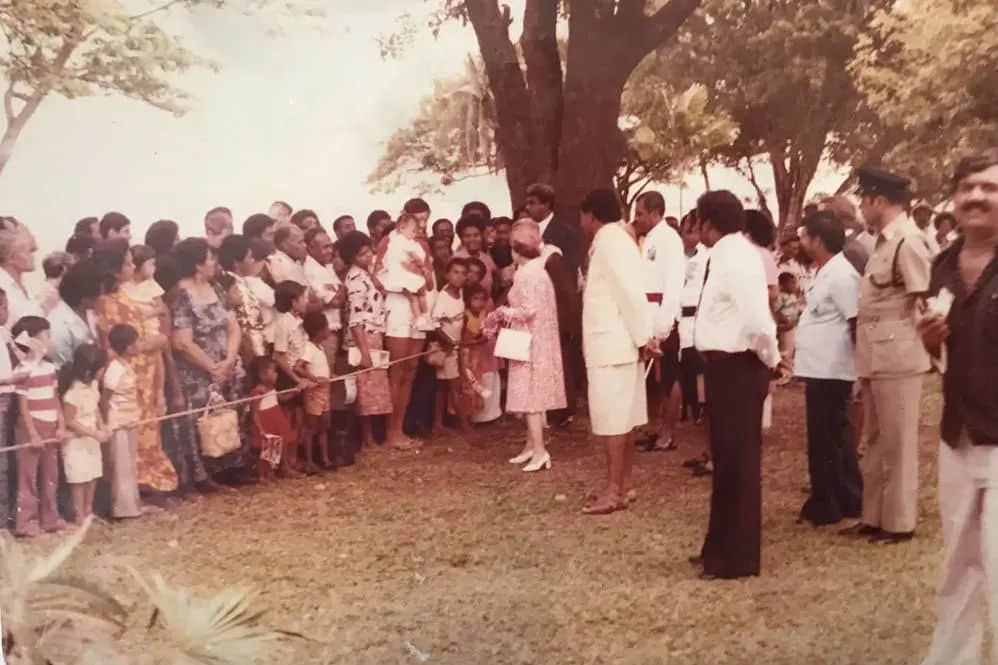 女王使我懂得“做人要谦卑”的道理 || 南太井蛙 女王使我懂得“做人要谦卑”的道理 || 南太井蛙