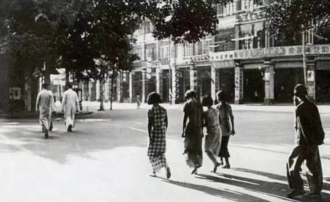 从老电影《红雨》说到新陶芳 || 荔人行 从老电影《红雨》说到新陶芳 || 荔人行