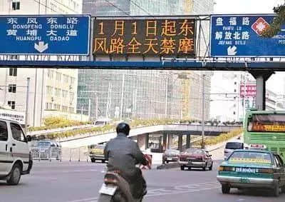 时隔三十年,海珠桥再现浩浩荡荡的单车大军…… 时隔三十年,海珠桥再现浩浩荡荡的单车大军……