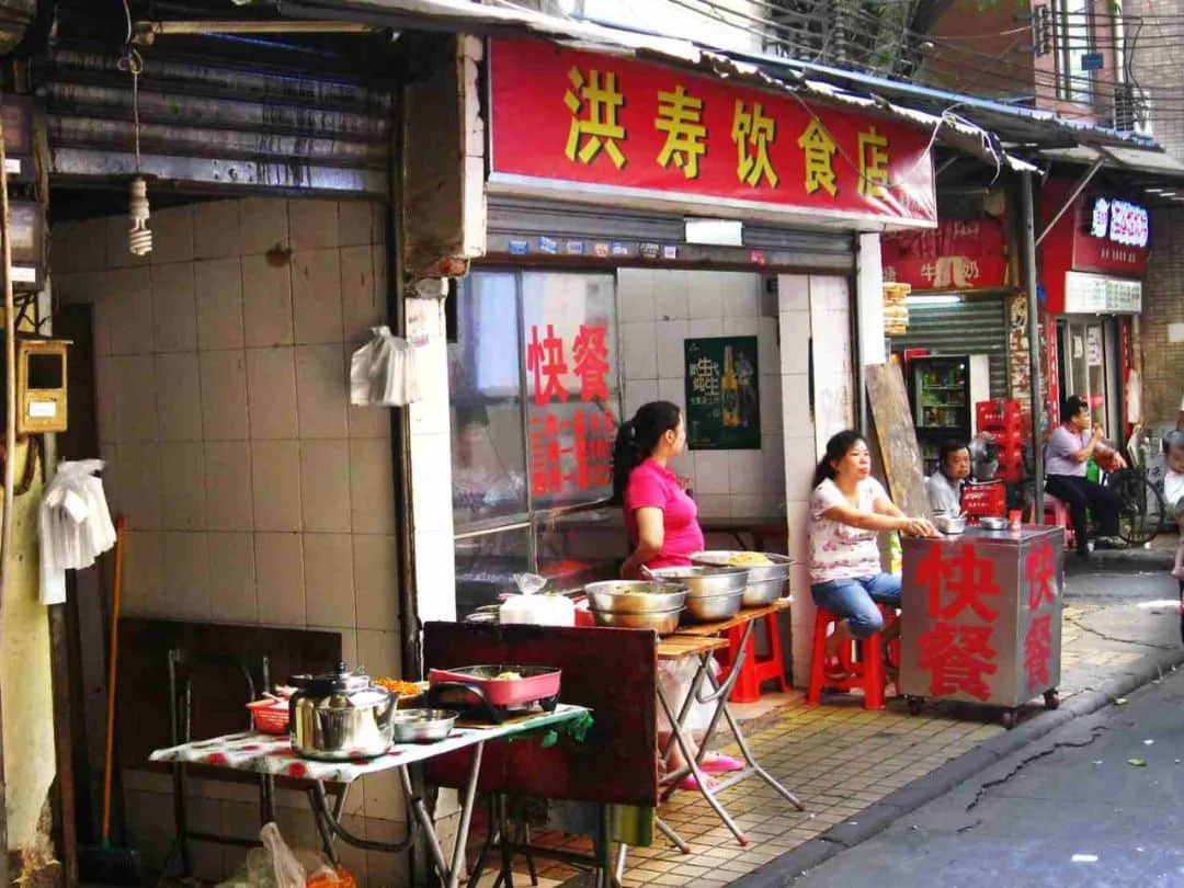 承载着童年记忆的“公仔书” || 李志豪 承载着童年记忆的“公仔书” || 李志豪