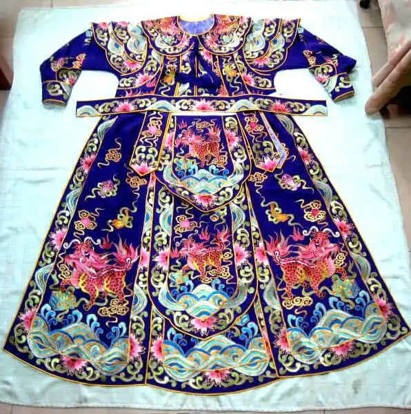 苏连儿的戏服绣品艺术创作生涯 || 莫泽辉 苏连儿的戏服绣品艺术创作生涯 || 莫泽辉