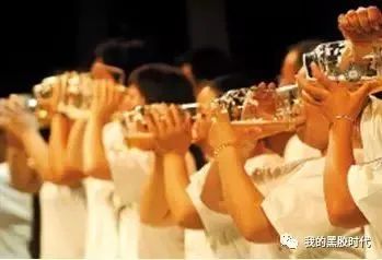 42年前这档广东综艺节目,比春晚好看多了…… 42年前这档广东综艺节目,比春晚好看多了……