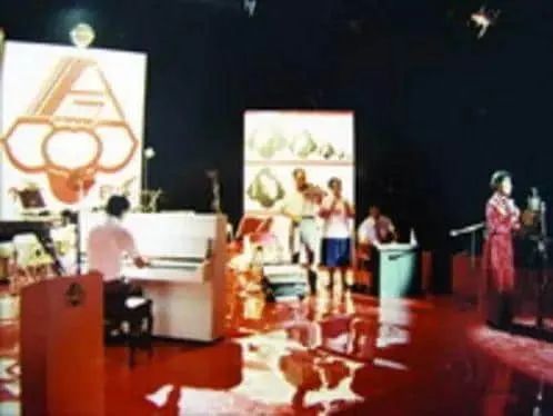 42年前这档广东综艺节目,比春晚好看多了…… 42年前这档广东综艺节目,比春晚好看多了……