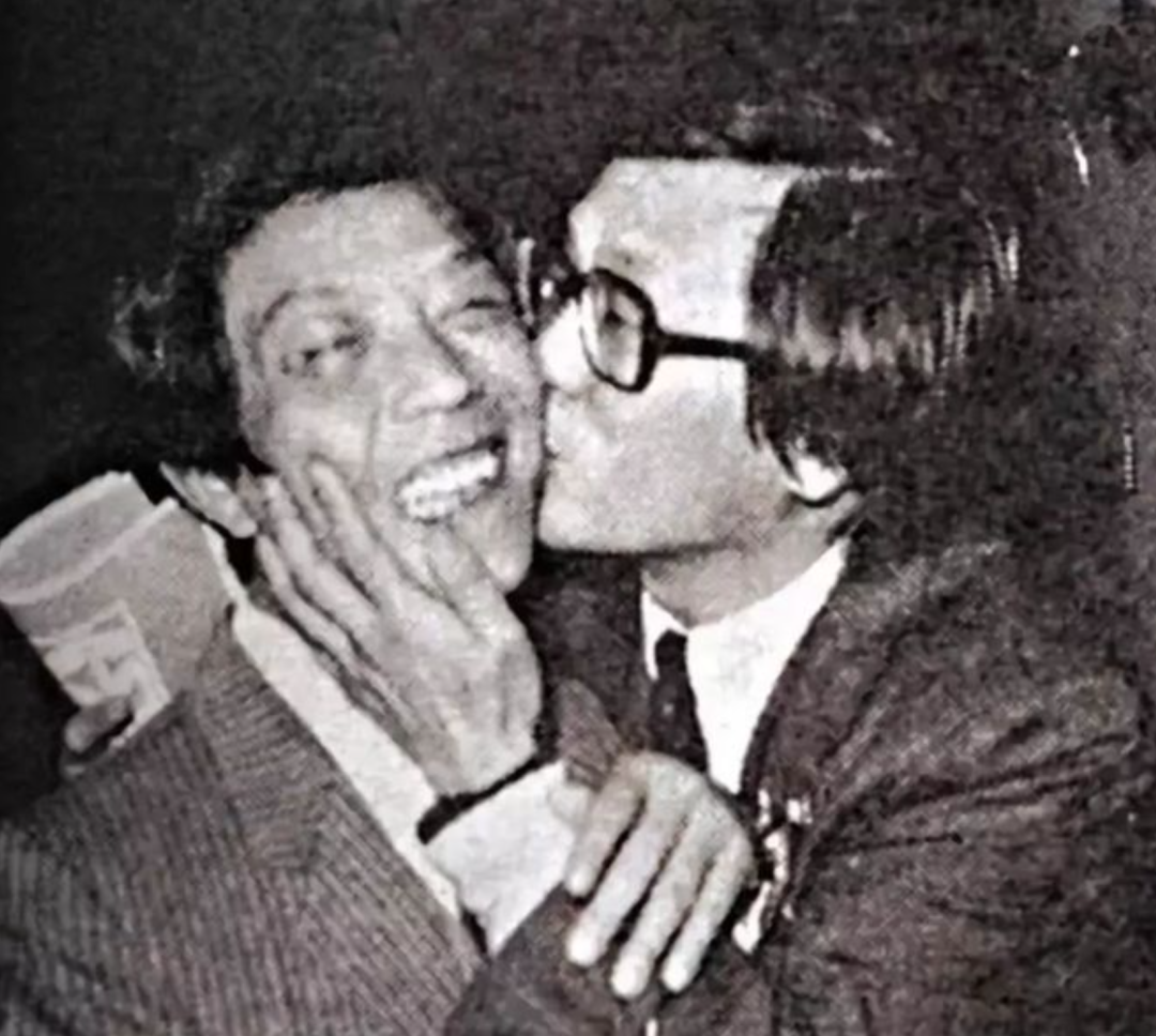 顾嘉辉与黄霑天堂聚首,粤语歌坛再难辉煌? 顾嘉辉与黄霑天堂聚首,粤语歌坛再难辉煌?