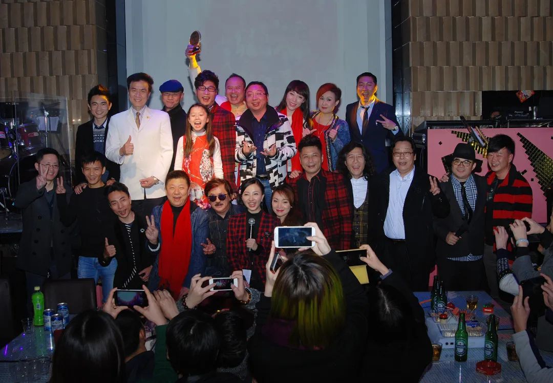 每逢春节就洗脑循环,为什么粤语歌坛盛产贺年歌? 每逢春节就洗脑循环,为什么粤语歌坛盛产贺年歌?