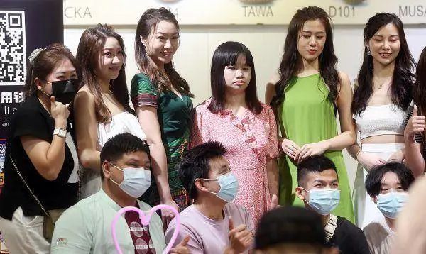 香港阿仪和广州安琪儿:湾区两大天后能红多久? 香港阿仪和广州安琪儿:湾区两大天后能红多久?