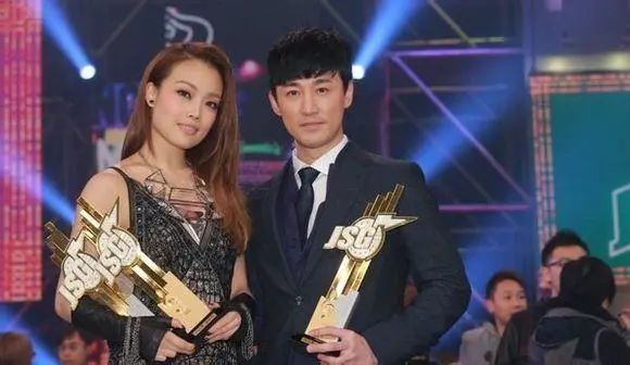 见证粤语歌黄金时代的《劲歌金曲》也停播了 见证粤语歌黄金时代的《劲歌金曲》也停播了