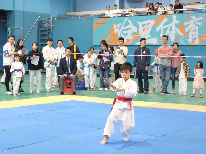 ▲ 2020年1月，参加若狮杯空手道大赛首获型项目金牌