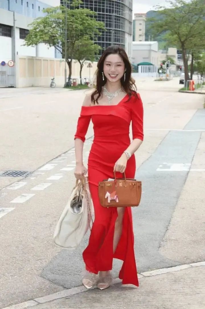 港姐不港:讲塑料粤语还能当香港小姐吗? 港姐不港:讲塑料粤语还能当香港小姐吗?