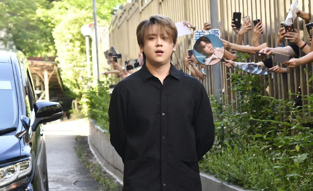 涉嫌假唱后网暴素人,香港顶流姜涛跌落神坛? 涉嫌假唱后网暴素人,香港顶流姜涛跌落神坛?