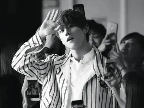 涉嫌假唱后网暴素人,香港顶流姜涛跌落神坛? 涉嫌假唱后网暴素人,香港顶流姜涛跌落神坛?