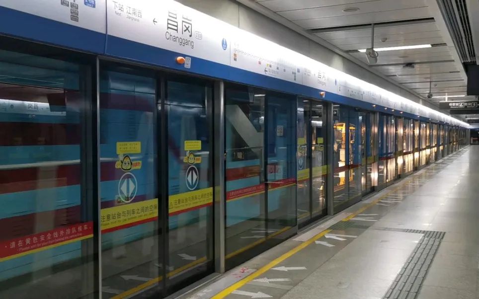 地铁中的手机屏幕,究竟是公域还是私域? 地铁中的手机屏幕,究竟是公域还是私域?