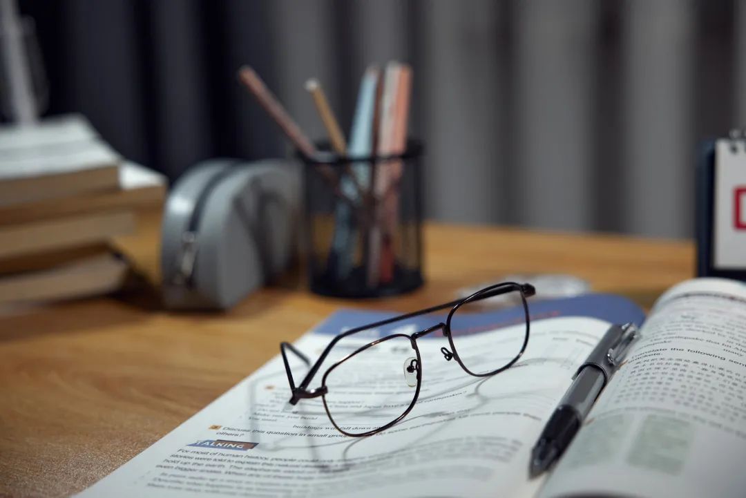 广州要求小学生每天睡10小时,家长:“好!难……” 广州要求小学生每天睡10小时,家长:“好!难……”