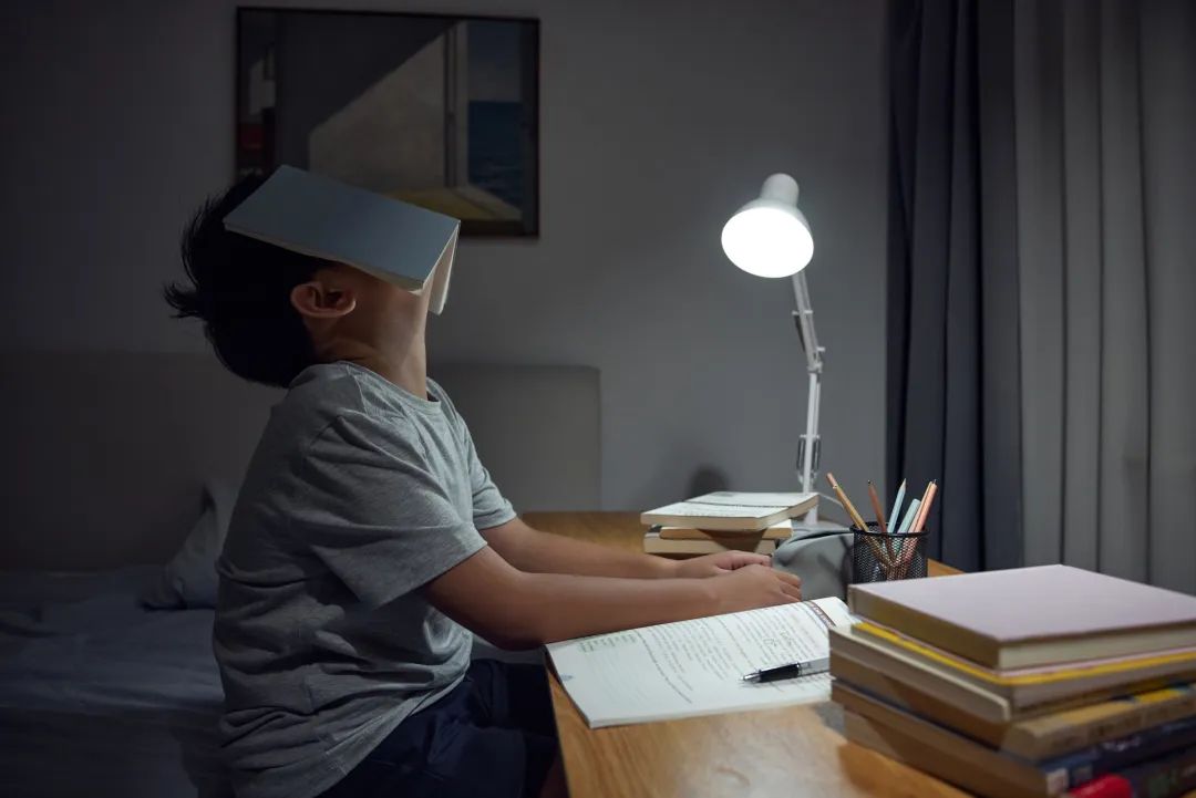 广州要求小学生每天睡10小时,家长:“好!难……” 广州要求小学生每天睡10小时,家长:“好!难……”