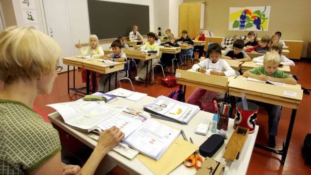 广州要求小学生每天睡10小时,家长:“好!难……” 广州要求小学生每天睡10小时,家长:“好!难……”