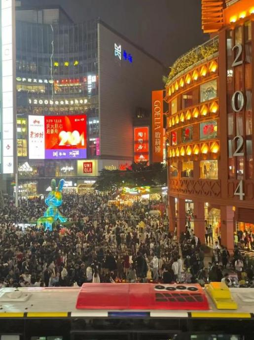 北京路225号变“红”:有助旅游还是破坏历史? 北京路225号变“红”:有助旅游还是破坏历史?